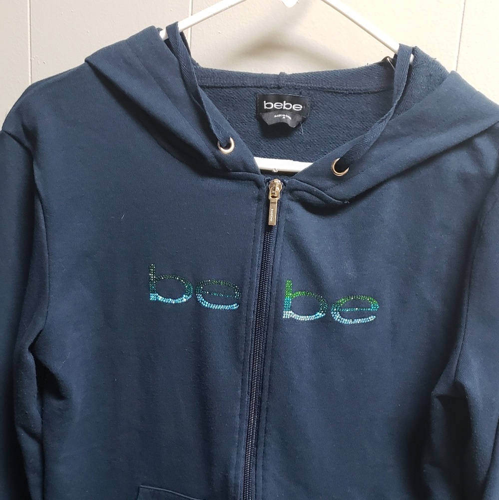 bebe sweatshirt front logo size medium.